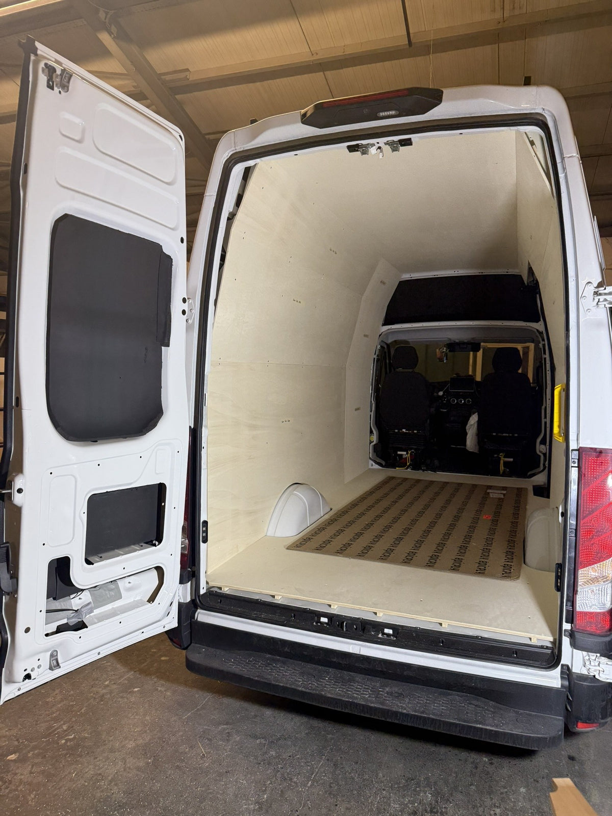 Grundausbau Iveco Daily, Blick von den Hecktüren