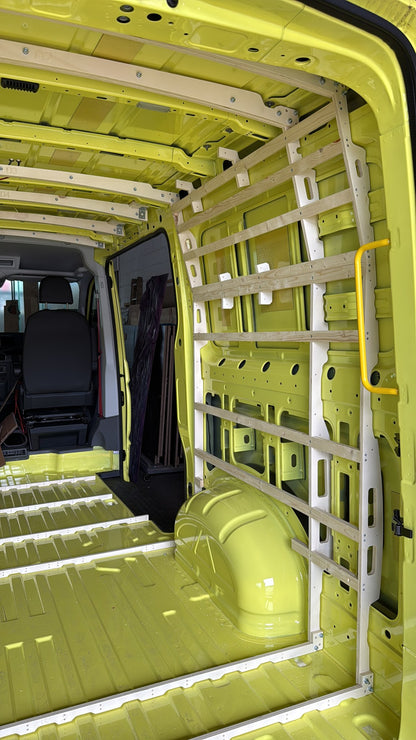 Unterkonstruktion im VW Crafter L3H2, Seitenwand