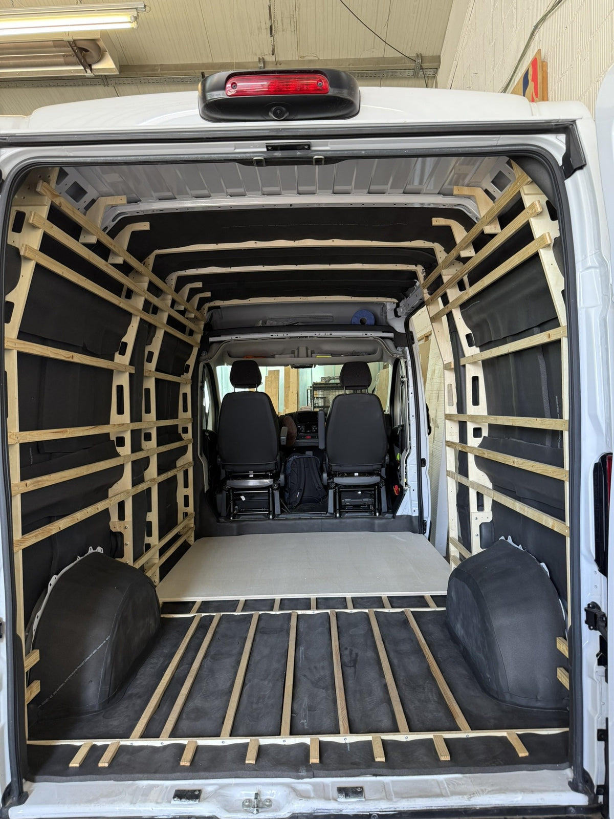 Unterkonstruktion im Ducato (Kundenfahrzeug L2H2)