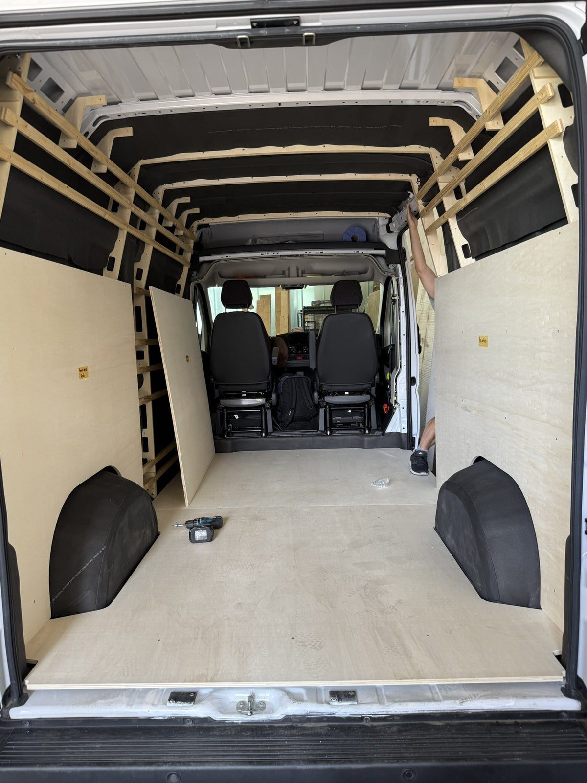 Bodenplatte Ducato L2H2, Blick von den Hecktüren