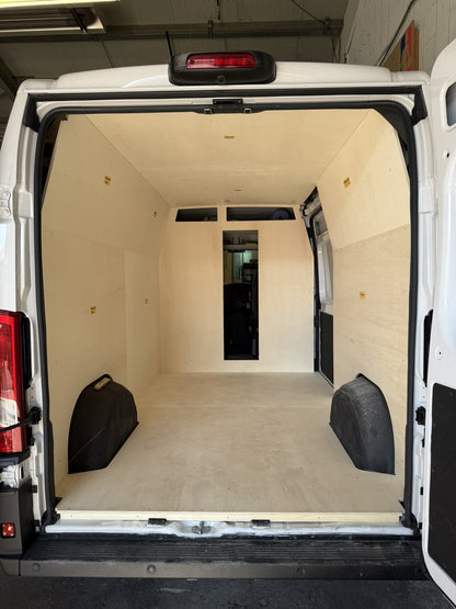 Decke und Wände Ducato L2H2 mit Trennwand-Fenster