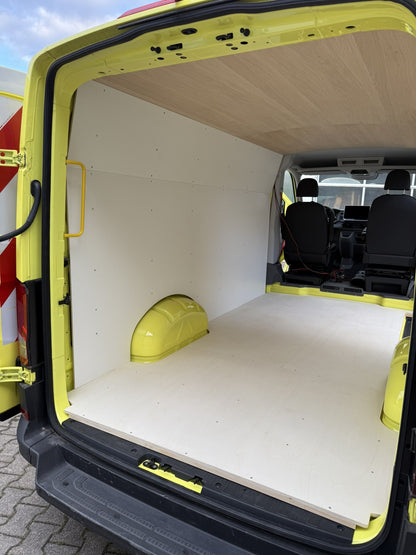 Bodenplatte Pappel im VW Crafter L3H2, Wände HPL Weiß