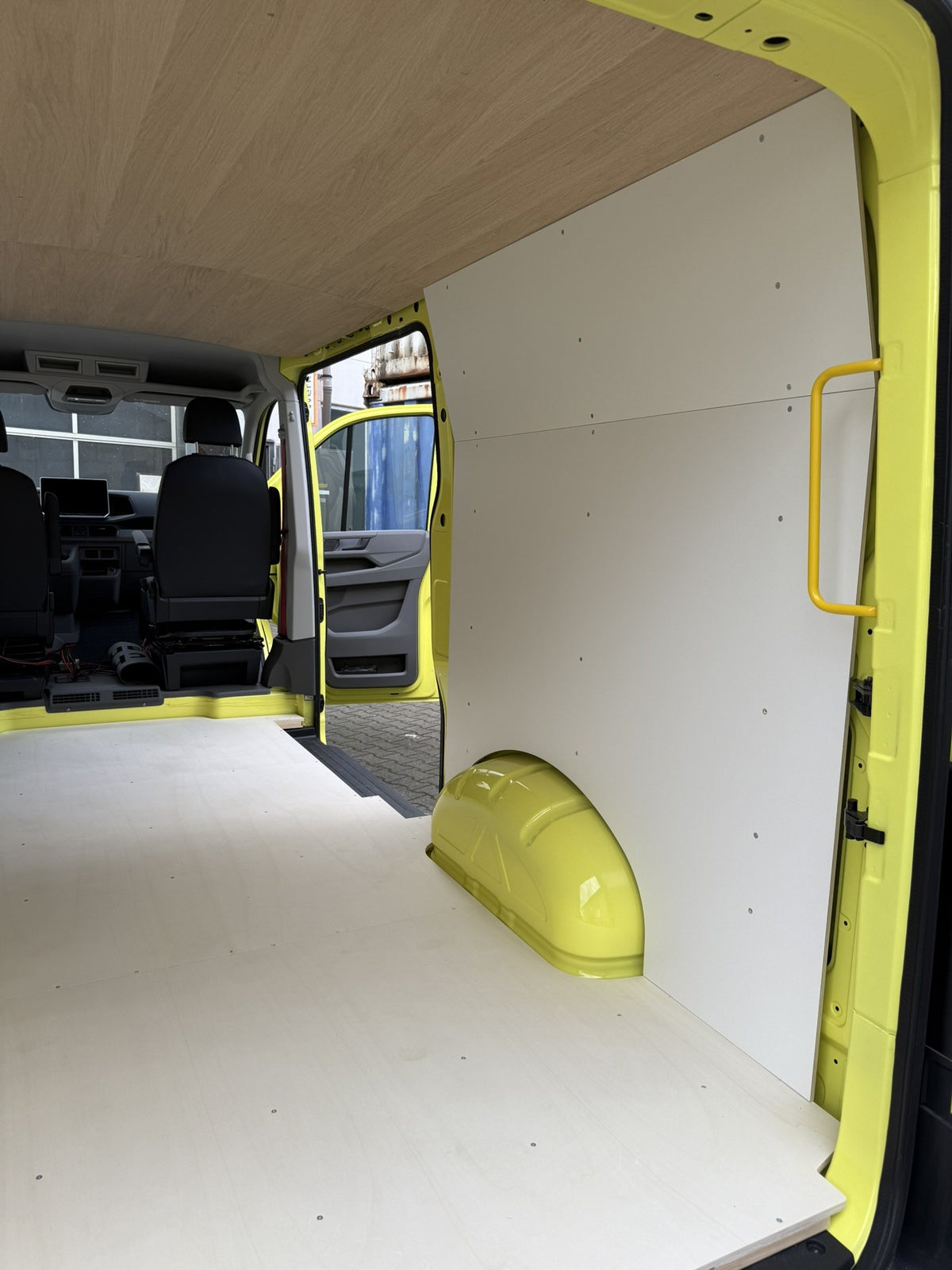 Wandverkleidung HPL Weiß im VW Crafter L3H2, gerade Wände