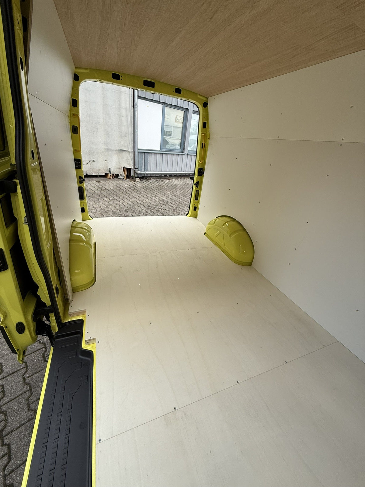 Wandverkleidung HPL Weiß, Crafter L3H2, Blick nach vorn