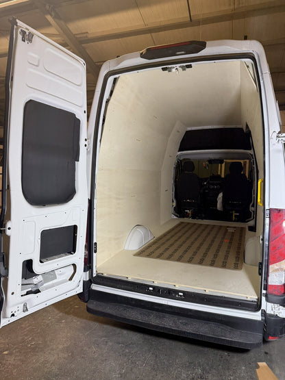 Grundausbau Iveco Daily, Blick von den Hecktüren