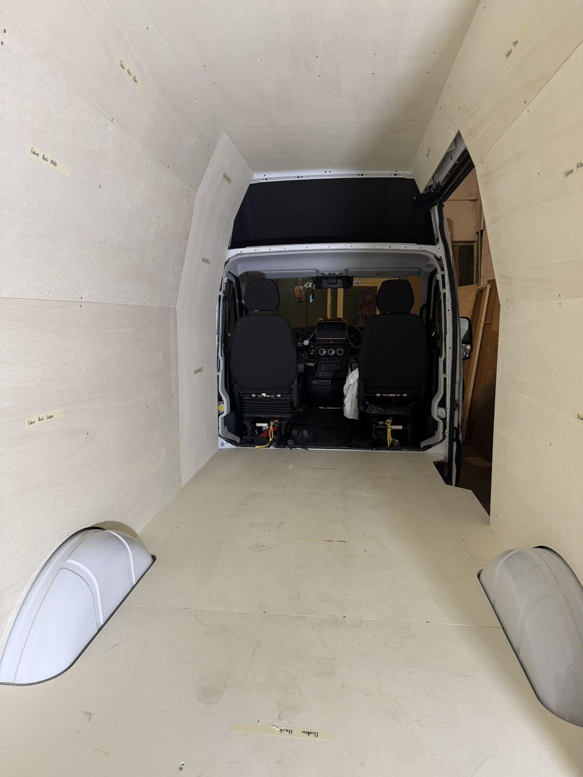 Boden und Wandverkleidung Iveco Daily mit Radkasten