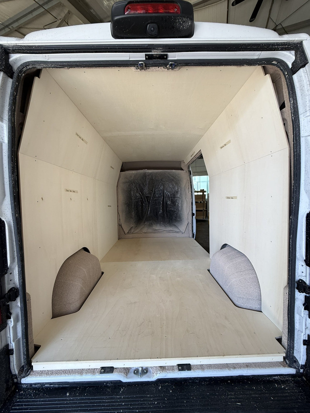 Boden und Wände Ducato L2H2 nach dem Einbau