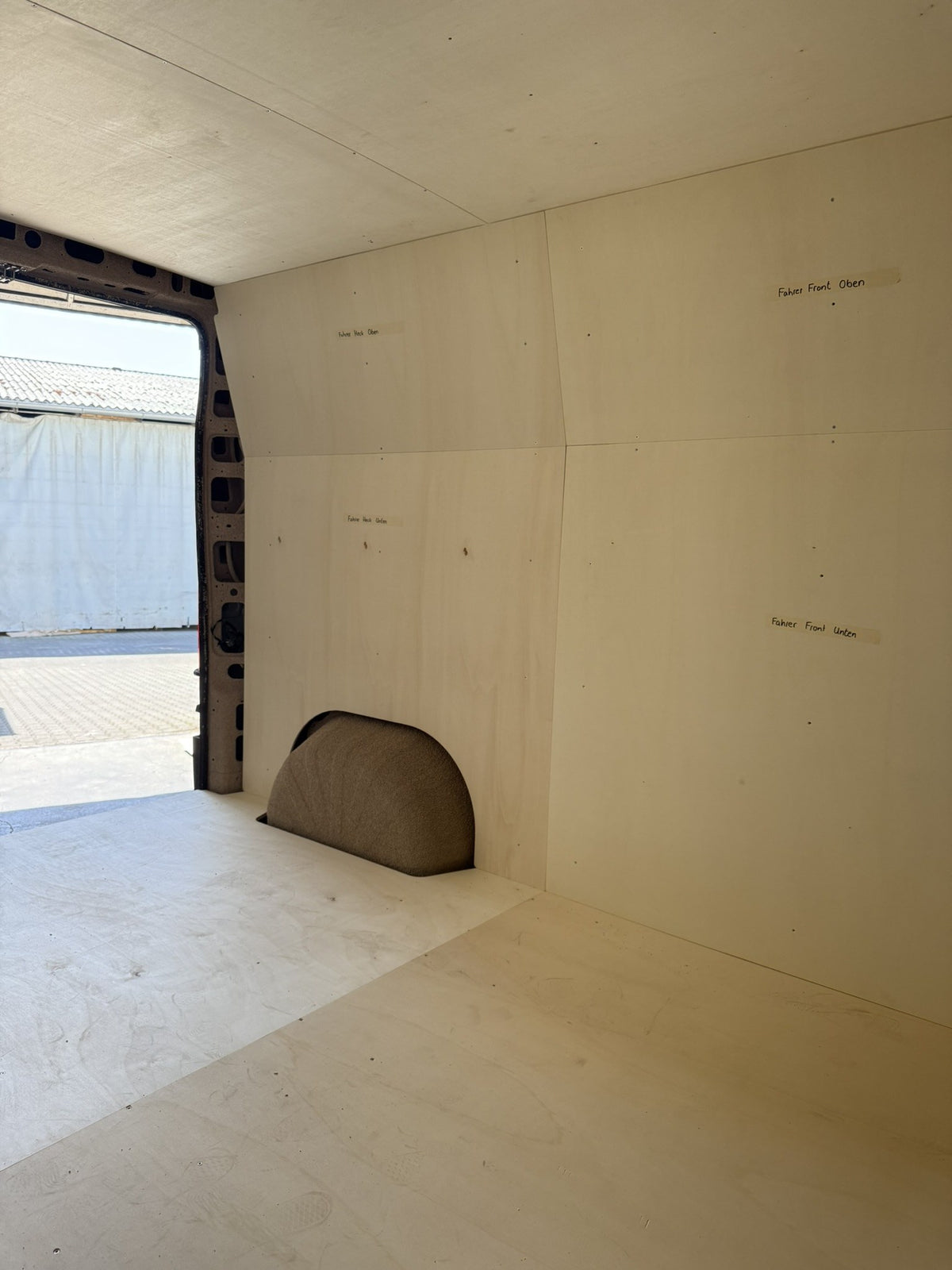Wandverkleidung Ducato, Übergang Wand zu Boden